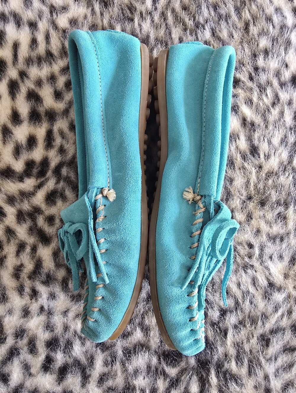Minnetonka Kilty Hardsole Turquoise Suede Moccasins Size 9 - Picture 3 of 5